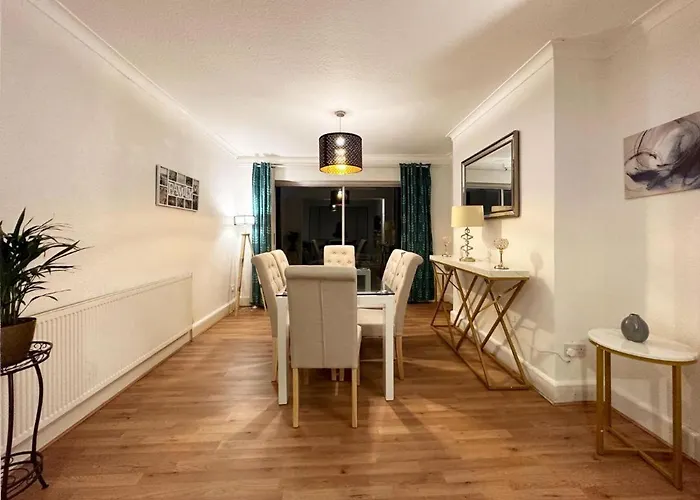 Charming 3-Bedroom Family Home London